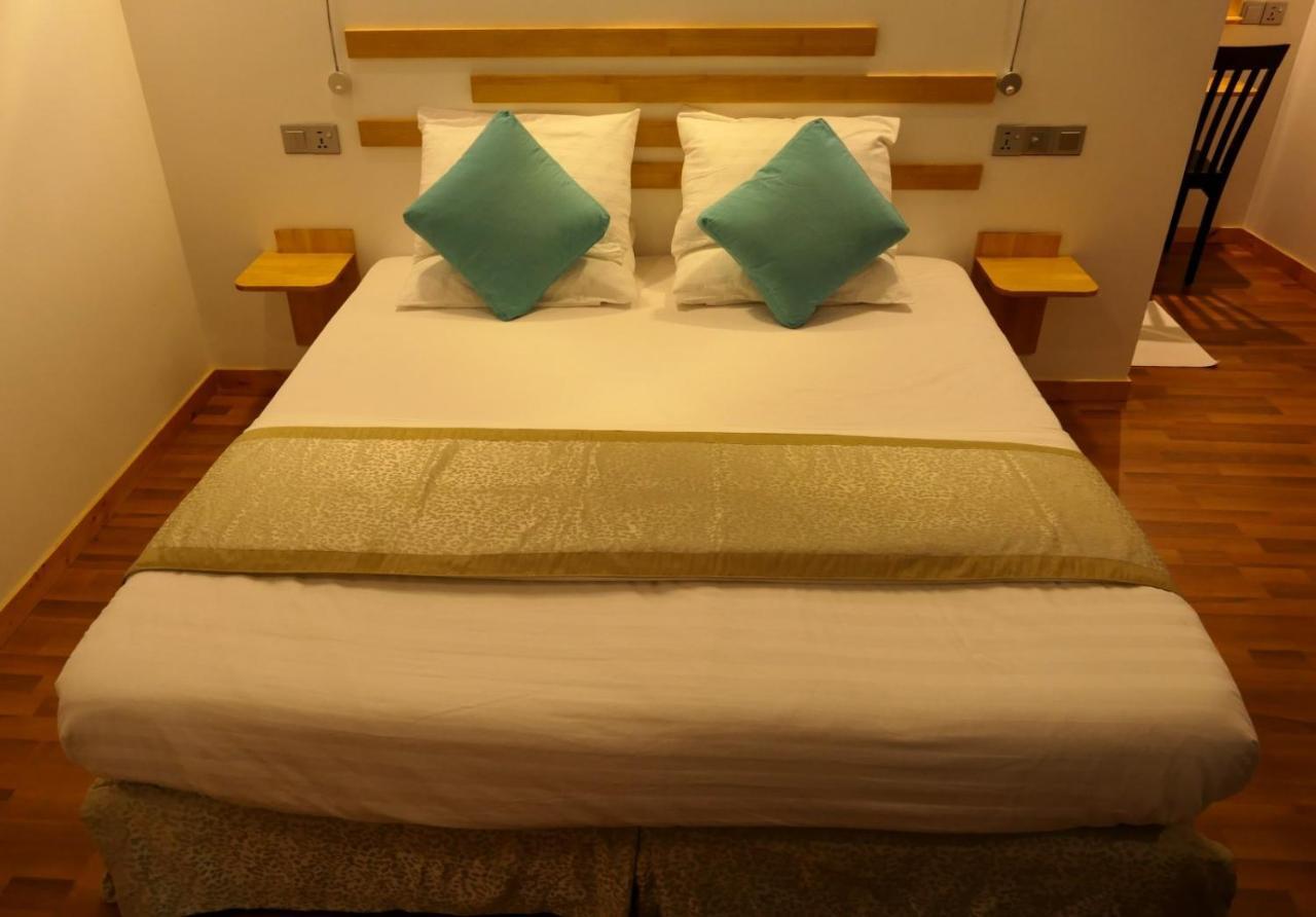 Готель Ayira Maldives Feridhoo Екстер'єр фото